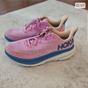 NWOT Hoka Clifton 9 Pink and Blue Running Shoes Size 7 Womens